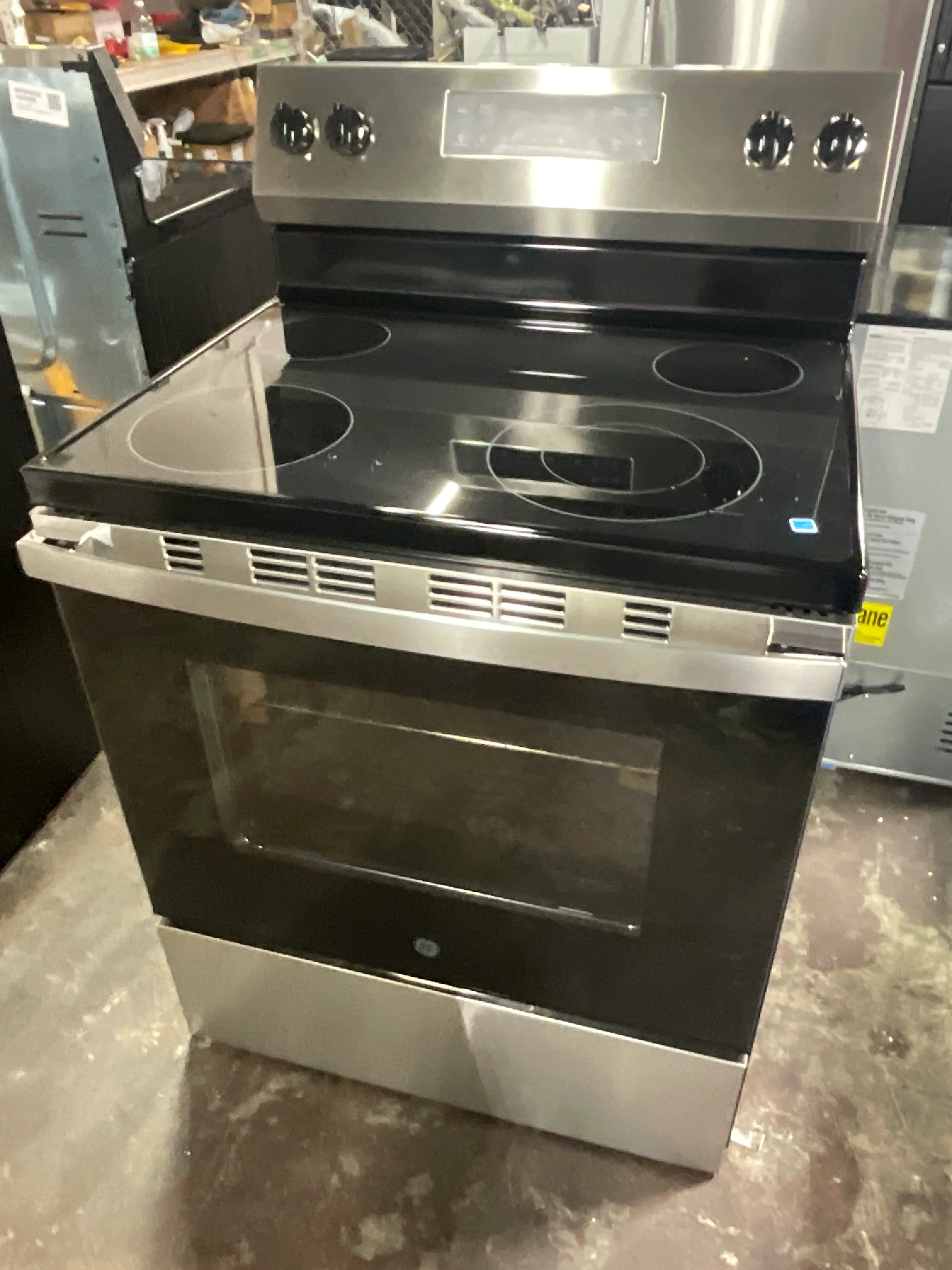 GE® ENERGY STAR® 30" Free-Standing Electric Range - Image 6