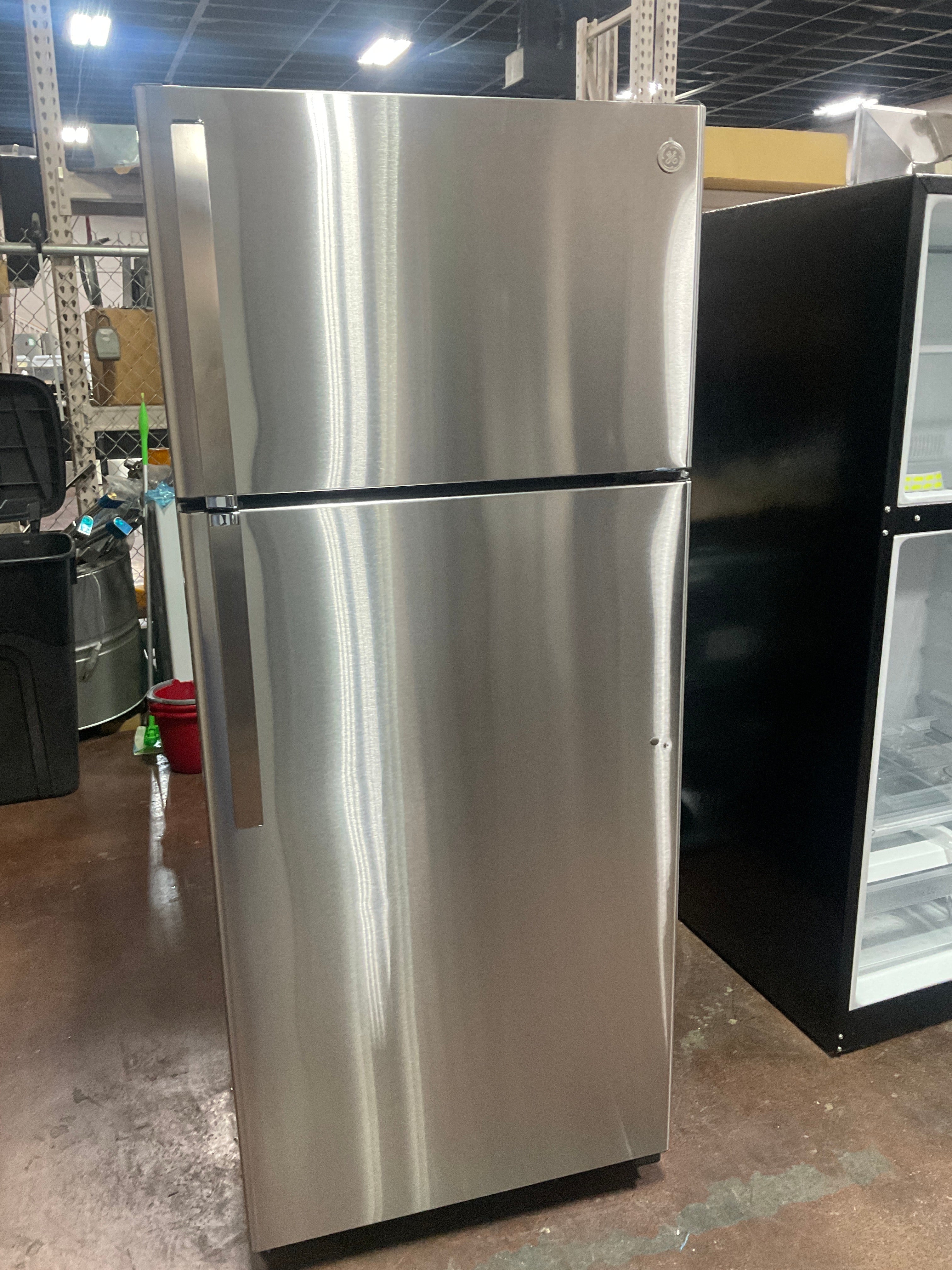GE® 17.5 Cu. Ft. Top-Freezer Refrigerator - Image 6