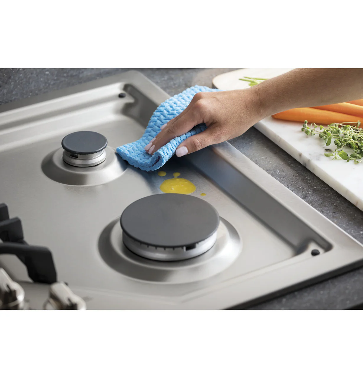 GE Profile™ 30" Built-In Tri-Ring Gas Cooktop with 5 Burners and Included Extra-Large Integrated Griddle - Image 5