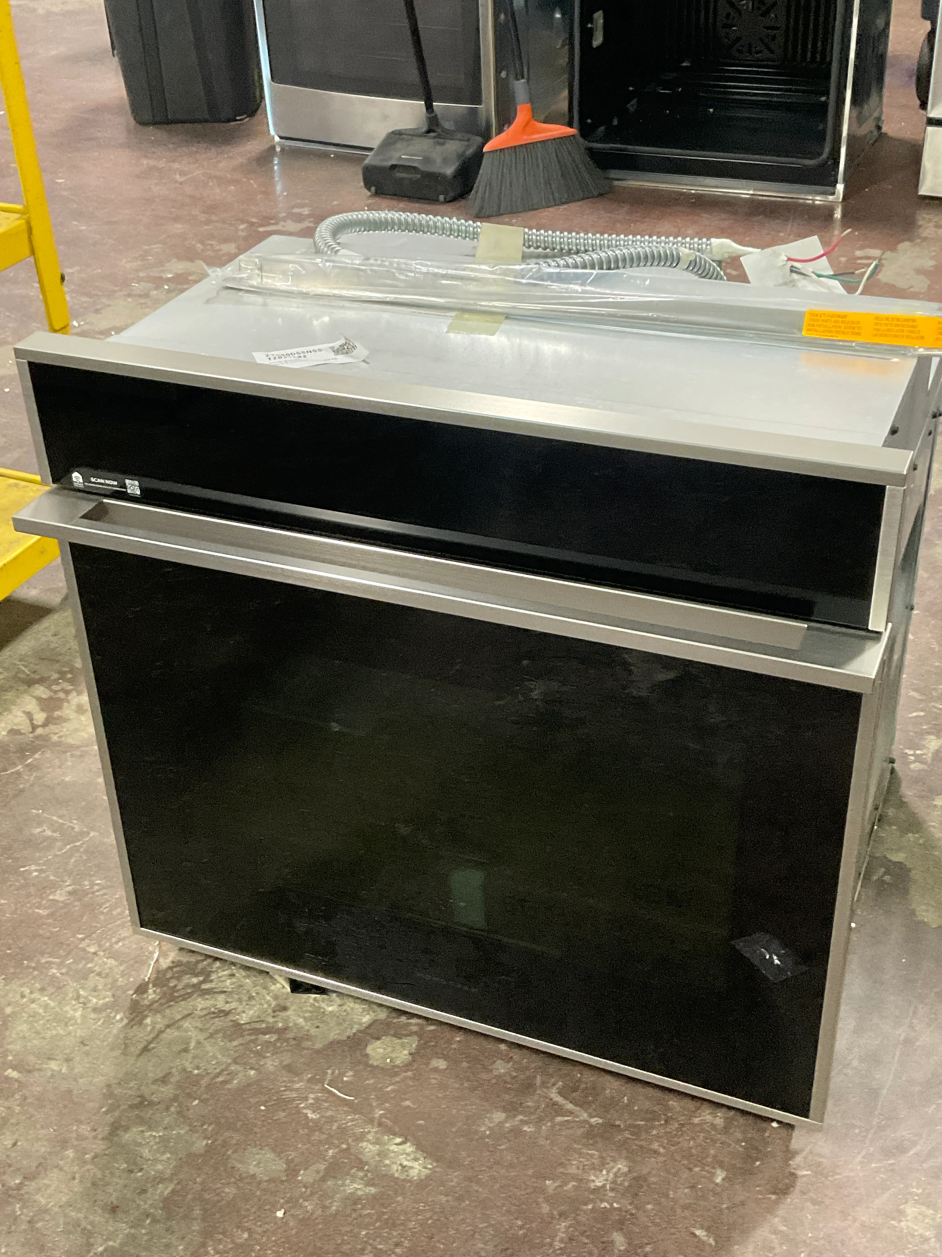 Monogram 30" Smart Electric Convection Single Wall Oven Minimalist Collection - Image 4